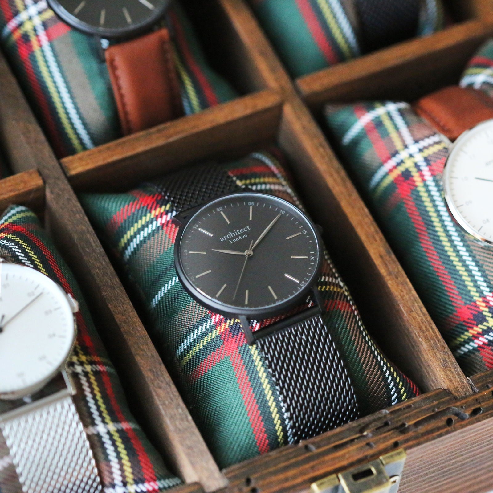 Men's Minimalist Engraved Watch In Pitch Black Mesh - Lovesakes