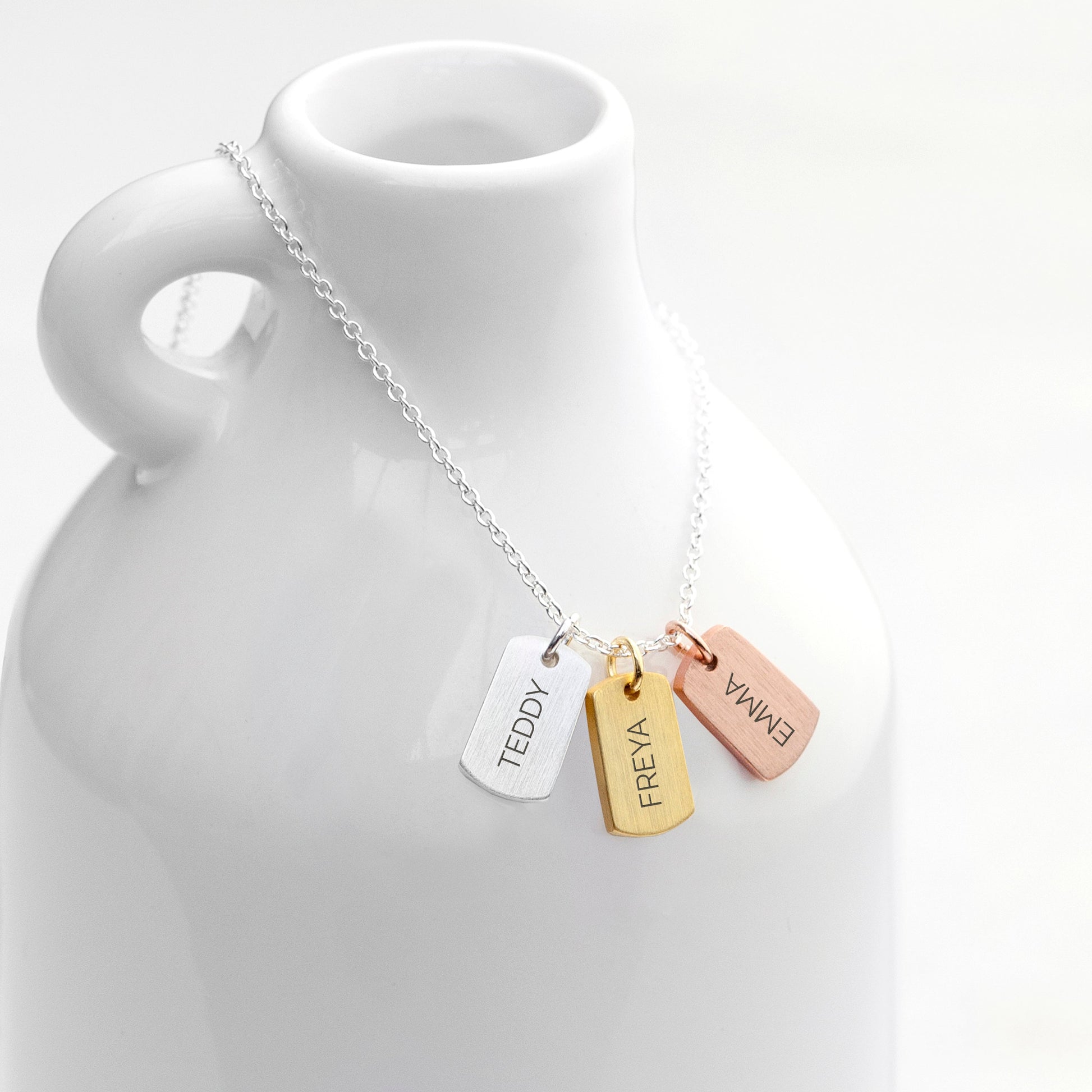 Personalized 3-tag Family Name Necklace - Lovesakes