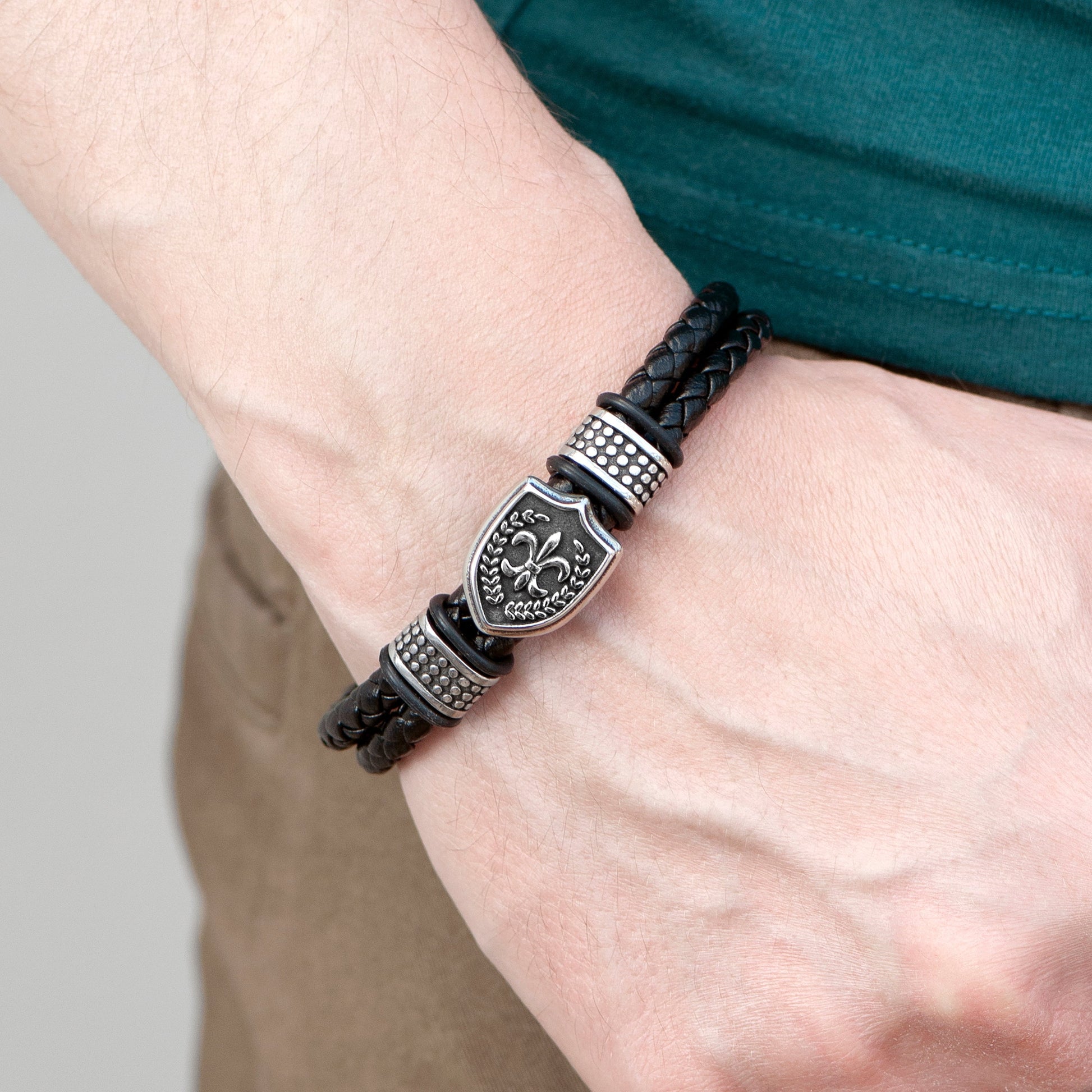 Personalized Men's Warrior Shield Leather Bracelet - Lovesakes