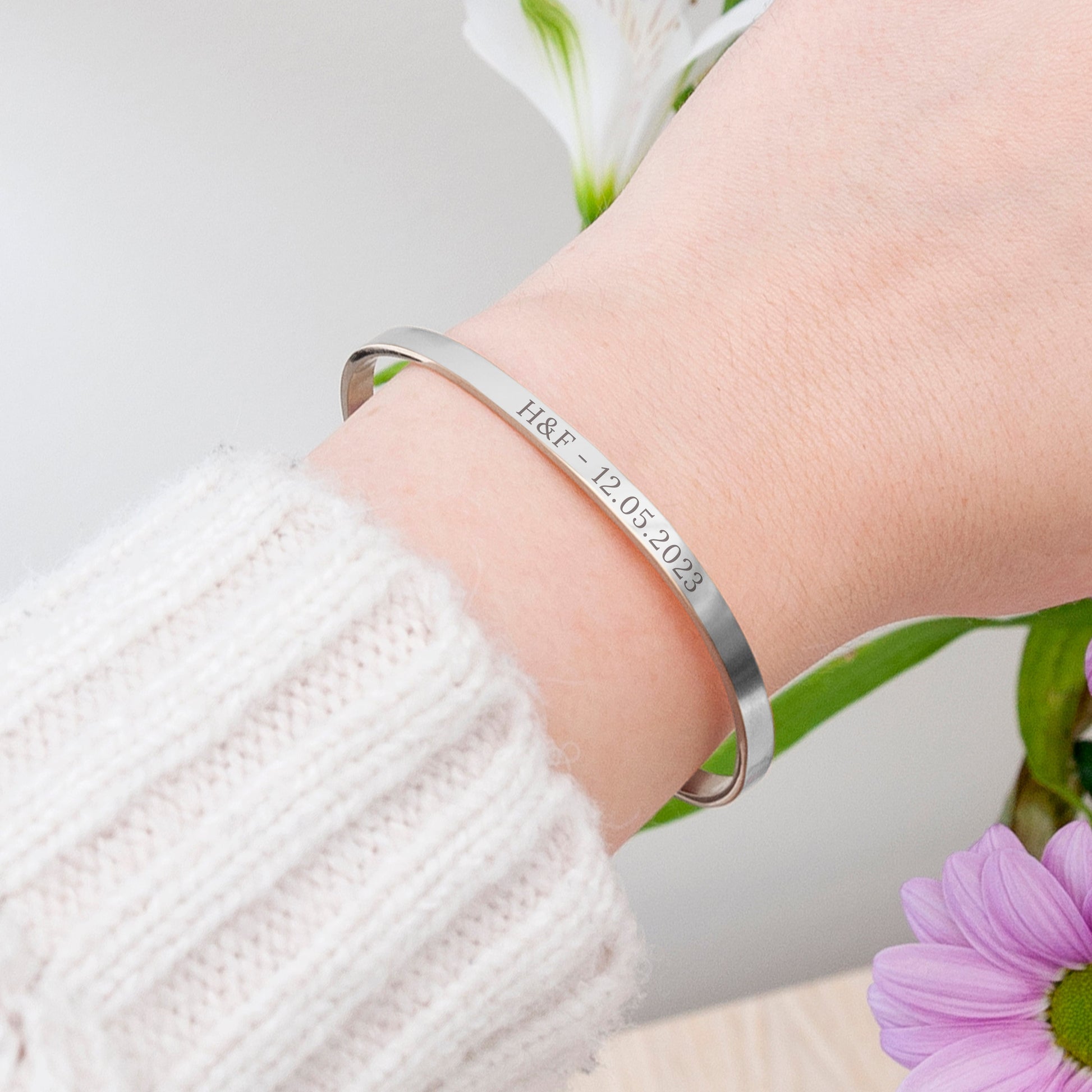 Personalized Silver Affirmation Bangle Bracelet - Lovesakes