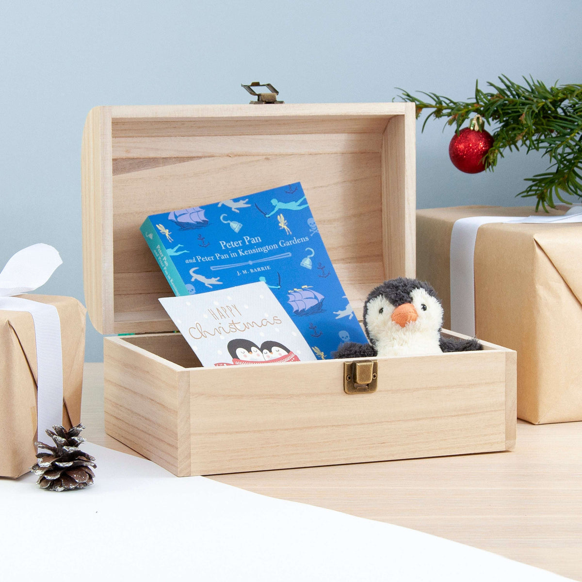 A light natural wood christmas-gift box 