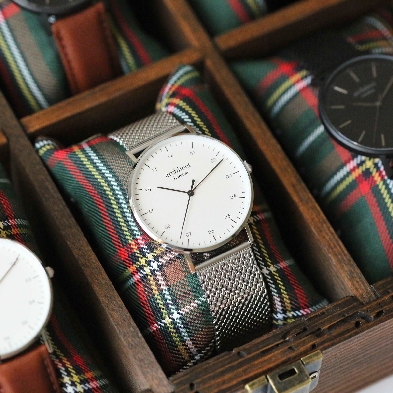 Men's Minimalist Engraved Watch - Steel Silver Mesh  Men's Watches Deeply Engraved