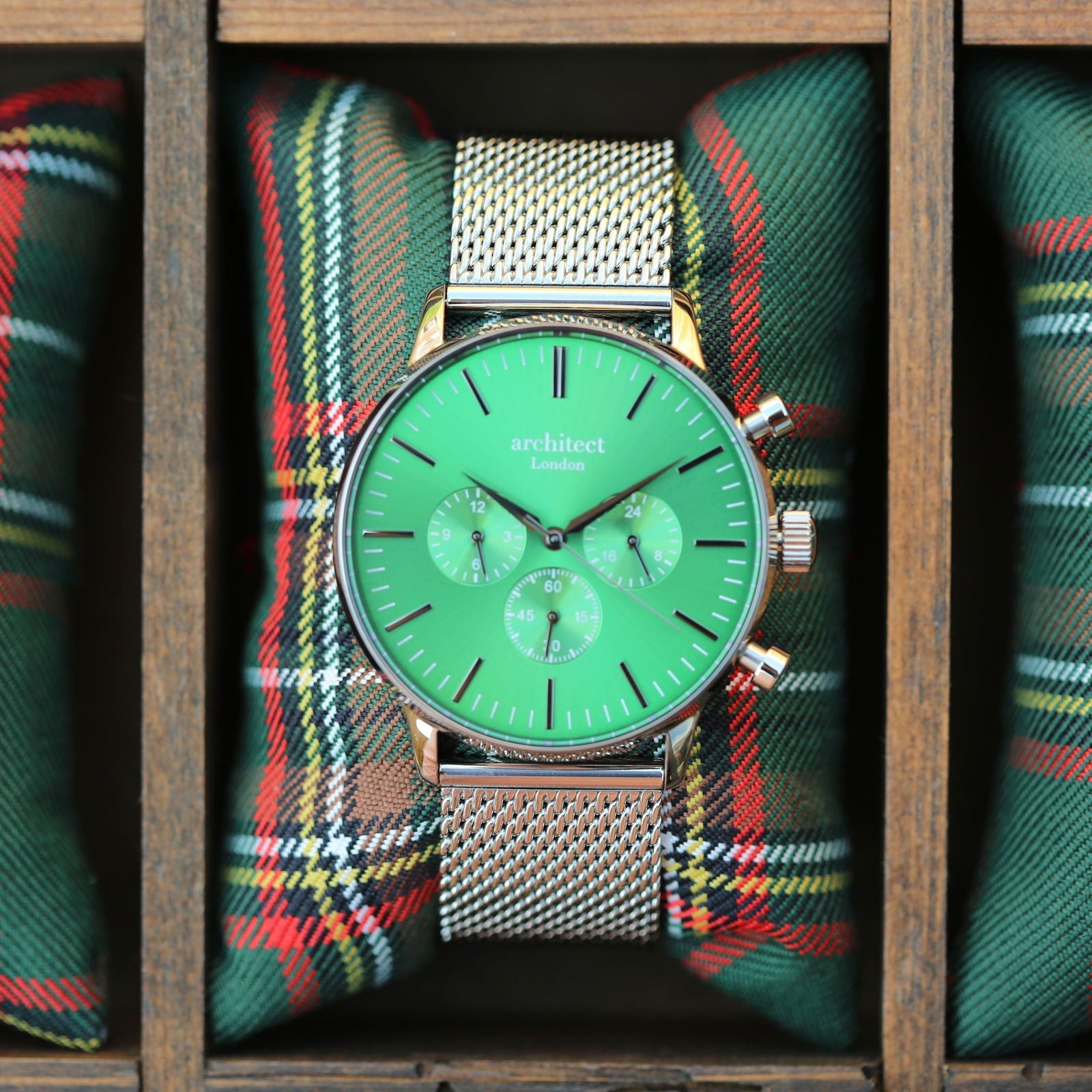 The Emerald Signature | Personalized Mesh Chronograph  Men's Watches Deeply Engraved
